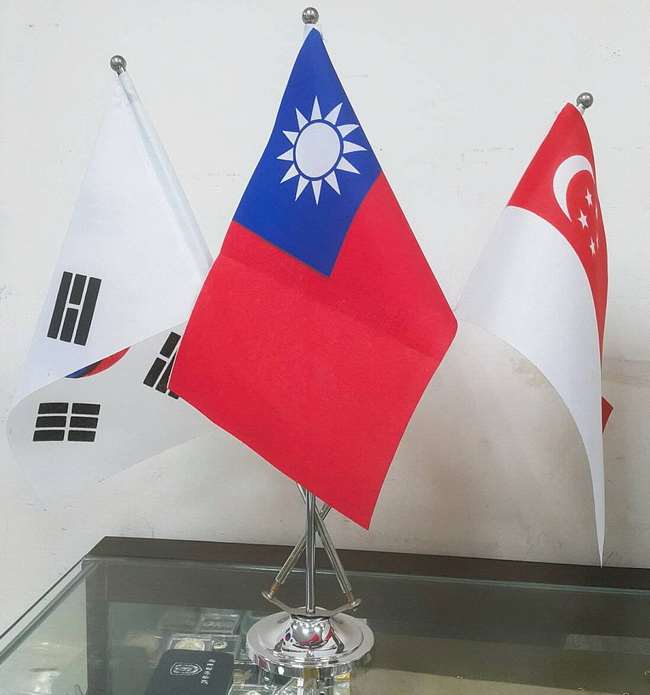 桌上型三叉旗桿組